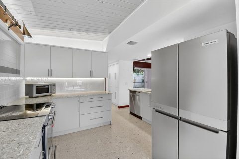 House in Fort Lauderdale, Florida 1 bedroom, 112.5 sq.m. № 1944195 - photo 15
