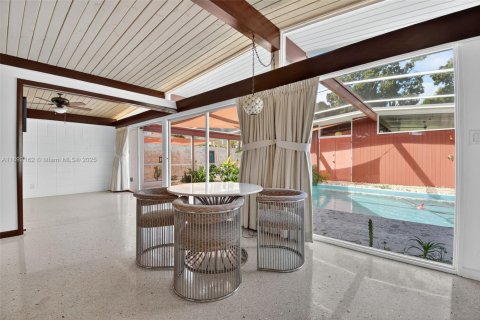 House in Fort Lauderdale, Florida 1 bedroom, 112.5 sq.m. № 1944195 - photo 7