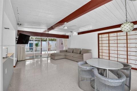 House in Fort Lauderdale, Florida 1 bedroom, 112.5 sq.m. № 1944195 - photo 25