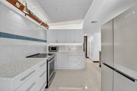 House in Fort Lauderdale, Florida 1 bedroom, 112.5 sq.m. № 1944195 - photo 14
