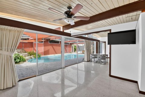 House in Fort Lauderdale, Florida 1 bedroom, 112.5 sq.m. № 1944195 - photo 9