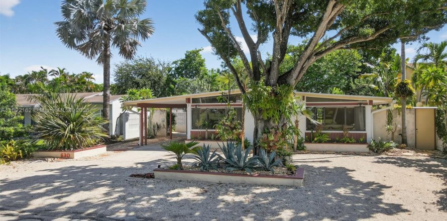 House in Fort Lauderdale, Florida 1 bedroom, 112.5 sq.m. № 1944195