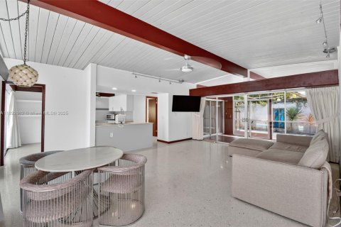 House in Fort Lauderdale, Florida 1 bedroom, 112.5 sq.m. № 1944195 - photo 24