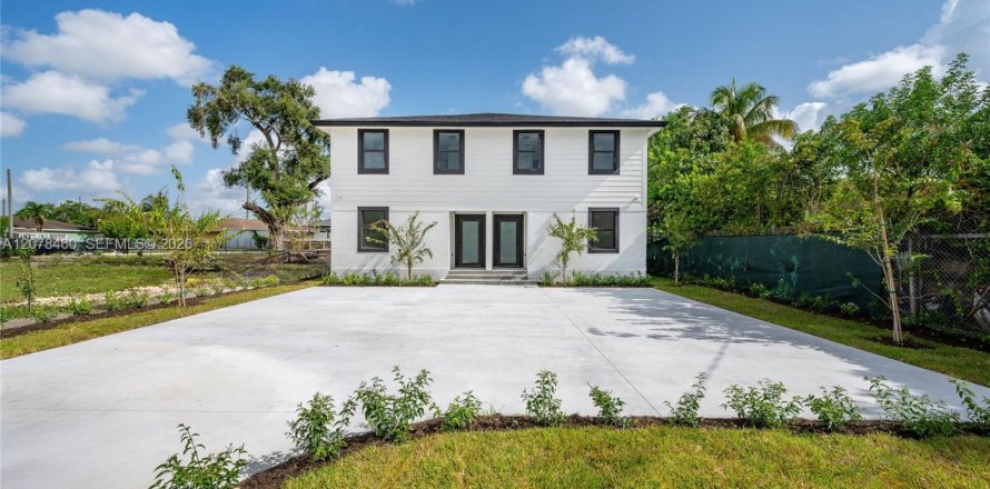 Villa ou maison à Florida City, Floride 4 chambres № 2327287