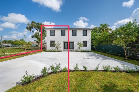 Villa ou maison à louer à Florida City, Floride: 4 chambres № 2327287 - photo 2