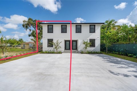 Villa ou maison à louer à Florida City, Floride: 4 chambres № 2327287 - photo 8