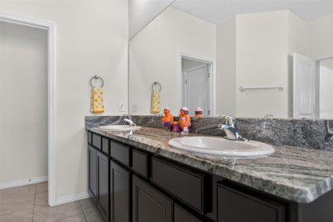 House in Spring Hill, Florida 4 bedrooms, 237.55 sq.m. № 2201615 - photo 30