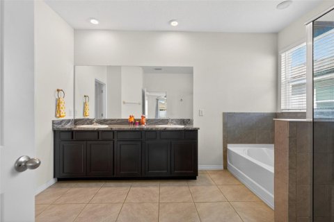 House in Spring Hill, Florida 4 bedrooms, 237.55 sq.m. № 2201615 - photo 26