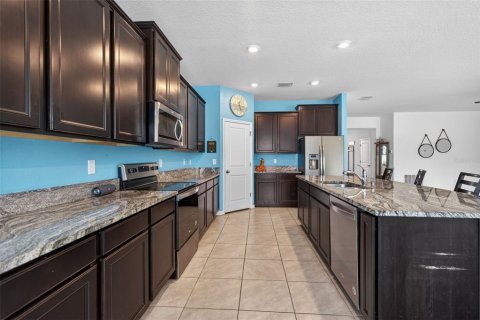 House in Spring Hill, Florida 4 bedrooms, 237.55 sq.m. № 2201615 - photo 16