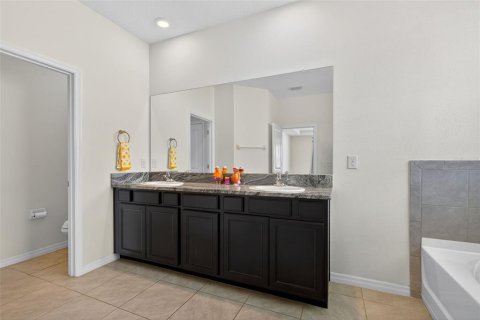 House in Spring Hill, Florida 4 bedrooms, 237.55 sq.m. № 2201615 - photo 27