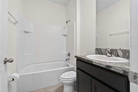 House in Spring Hill, Florida 4 bedrooms, 237.55 sq.m. № 2201615 - photo 9