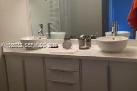 Condominio en venta en Aventura, Florida, 2 dormitorios, 103.31 m2 № 2035830 - foto 15