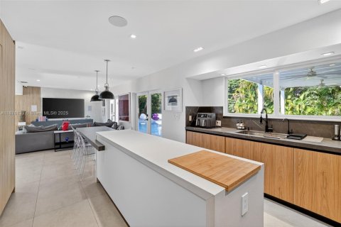 Villa ou maison à vendre à Pinecrest, Floride: 4 chambres, 263.84 m2 № 1980605 - photo 9
