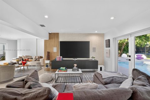 Villa ou maison à vendre à Pinecrest, Floride: 4 chambres, 263.84 m2 № 1980605 - photo 4