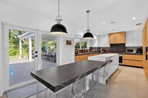 Villa ou maison à vendre à Pinecrest, Floride: 4 chambres, 263.84 m2 № 1980605 - photo 6