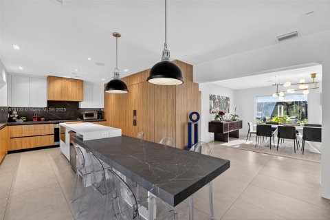 Villa ou maison à vendre à Pinecrest, Floride: 4 chambres, 263.84 m2 № 1980605 - photo 10