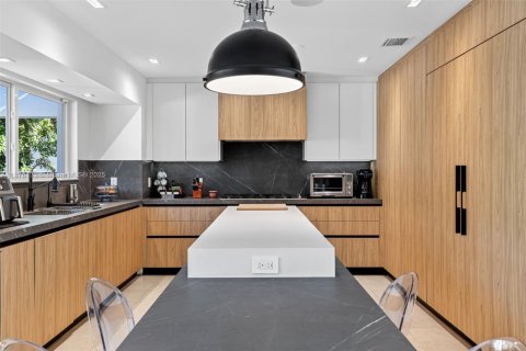 Villa ou maison à vendre à Pinecrest, Floride: 4 chambres, 263.84 m2 № 1980605 - photo 8