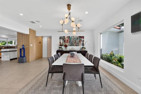 Villa ou maison à vendre à Pinecrest, Floride: 4 chambres, 263.84 m2 № 1980605 - photo 11