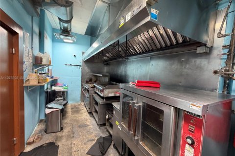 Propiedad comercial en Hialeah, Florida № 2040727