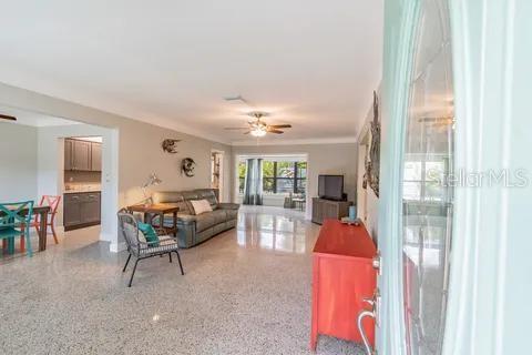 Villa ou maison à louer à Seminole, Floride: 2 chambres, 125.51 m2 № 1903880 - photo 5