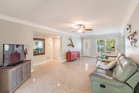 Villa ou maison à louer à Seminole, Floride: 2 chambres, 125.51 m2 № 1903880 - photo 9