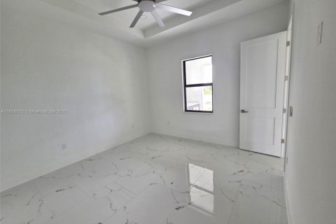 Villa ou maison à vendre à Cape Coral, Floride: 4 chambres № 1922152 - photo 6