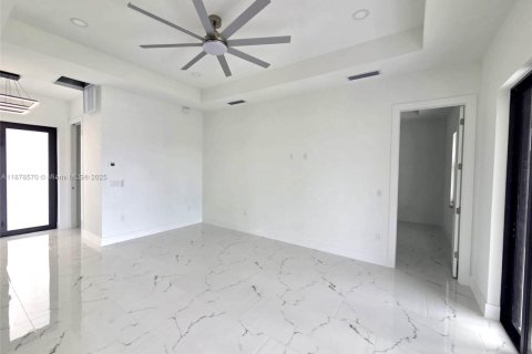 Villa ou maison à vendre à Cape Coral, Floride: 4 chambres № 1922152 - photo 5