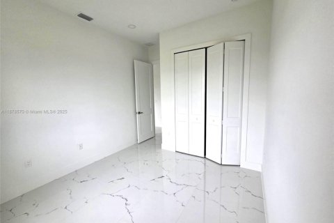 Villa ou maison à vendre à Cape Coral, Floride: 4 chambres № 1922152 - photo 10