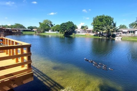 Townhouse in Miami, Florida 3 bedrooms, 94.3 sq.m. № 1777642 - photo 19