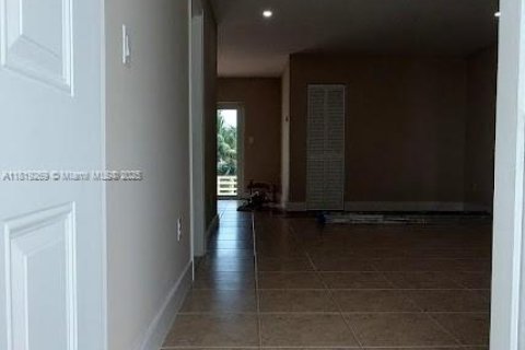 Townhouse in Miami, Florida 3 bedrooms, 94.3 sq.m. № 1777642 - photo 2