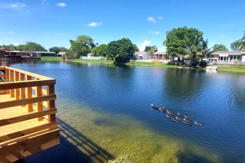 Townhouse in Miami, Florida 3 bedrooms, 94.3 sq.m. № 1777642 - photo 13