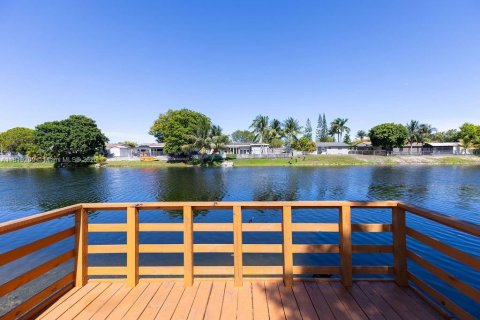 Townhouse in Miami, Florida 3 bedrooms, 94.3 sq.m. № 1777642 - photo 18
