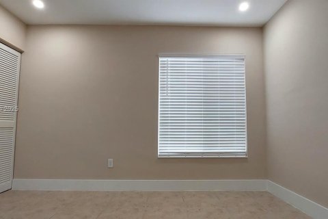 Townhouse in Miami, Florida 3 bedrooms, 94.3 sq.m. № 1777642 - photo 7