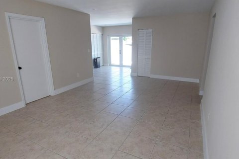 Townhouse in Miami, Florida 3 bedrooms, 94.3 sq.m. № 1777642 - photo 3