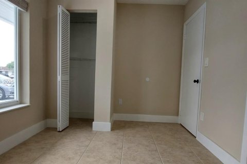 Townhouse in Miami, Florida 3 bedrooms, 94.3 sq.m. № 1777642 - photo 10