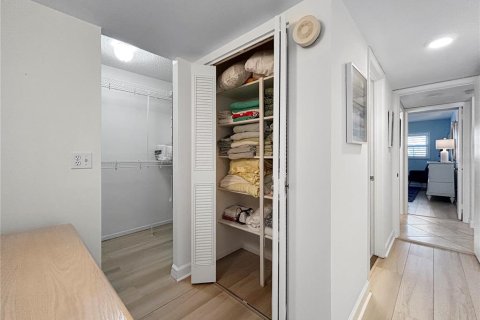 Condo in Longboat Key, Florida, 2 bedrooms  № 2098378 - photo 13