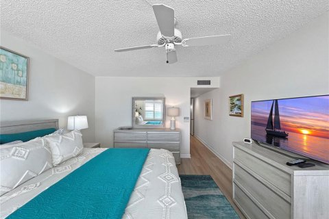 Condo in Longboat Key, Florida, 2 bedrooms  № 2098378 - photo 15