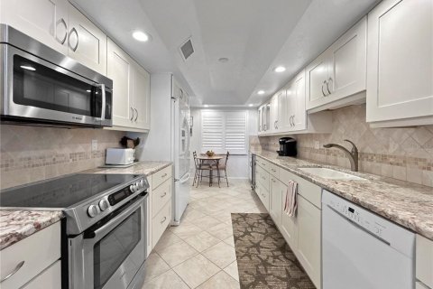 Condo in Longboat Key, Florida, 2 bedrooms  № 2098378 - photo 10