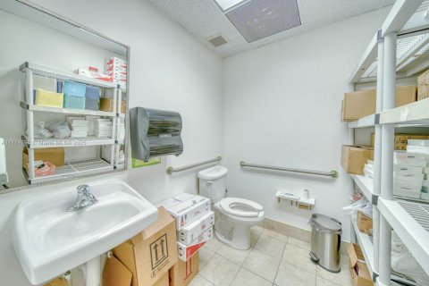 Propiedad comercial en venta en Cutler Bay, Florida № 1863396 - foto 20