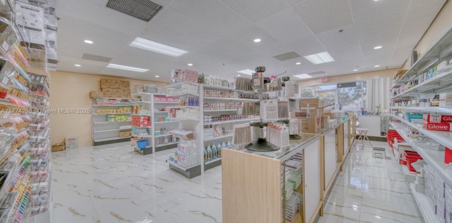 Propiedad comercial en Cutler Bay, Florida № 1863396