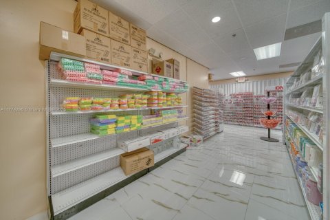 Propiedad comercial en venta en Cutler Bay, Florida № 1863396 - foto 13