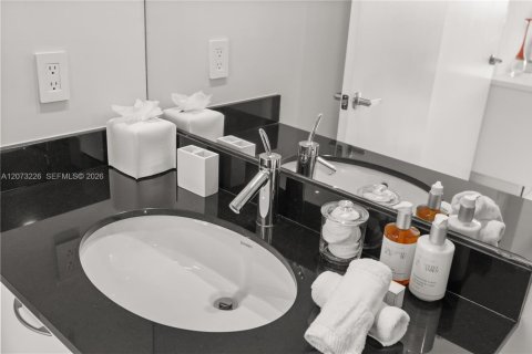 Copropriété à louer à Sunny Isles Beach, Floride: 3 chambres, 183.39 m2 № 2307858 - photo 28