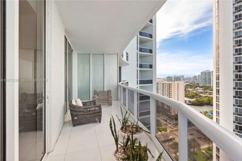 Copropriété à louer à Sunny Isles Beach, Floride: 3 chambres, 183.39 m2 № 2307858 - photo 5