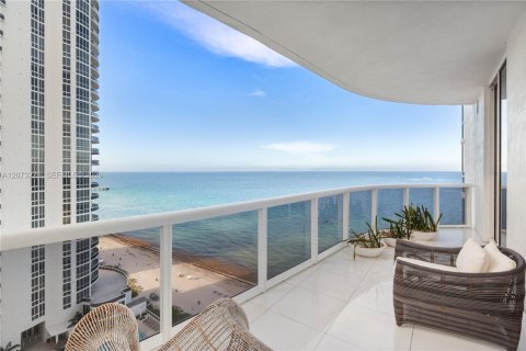 Copropriété à louer à Sunny Isles Beach, Floride: 3 chambres, 183.39 m2 № 2307858 - photo 3