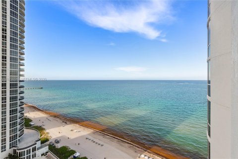 Copropriété à louer à Sunny Isles Beach, Floride: 3 chambres, 183.39 m2 № 2307858 - photo 4