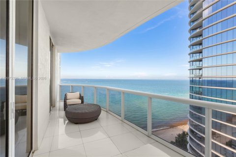 Condo à Sunny Isles Beach, Floride, 3 chambres  № 2307858