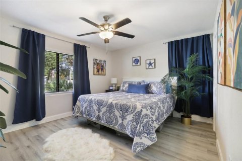 House in Saint Petersburg, Florida 3 bedrooms, 91.97 sq.m. № 1510058 - photo 13