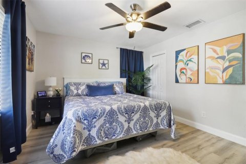 House in Saint Petersburg, Florida 3 bedrooms, 91.97 sq.m. № 1510058 - photo 15