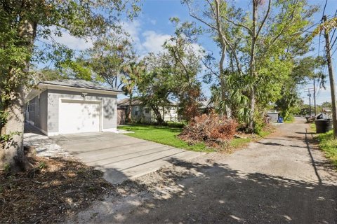 House in Saint Petersburg, Florida 3 bedrooms, 91.97 sq.m. № 1510058 - photo 27
