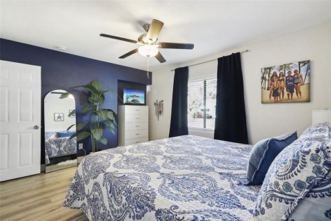 House in Saint Petersburg, Florida 3 bedrooms, 91.97 sq.m. № 1510058 - photo 14